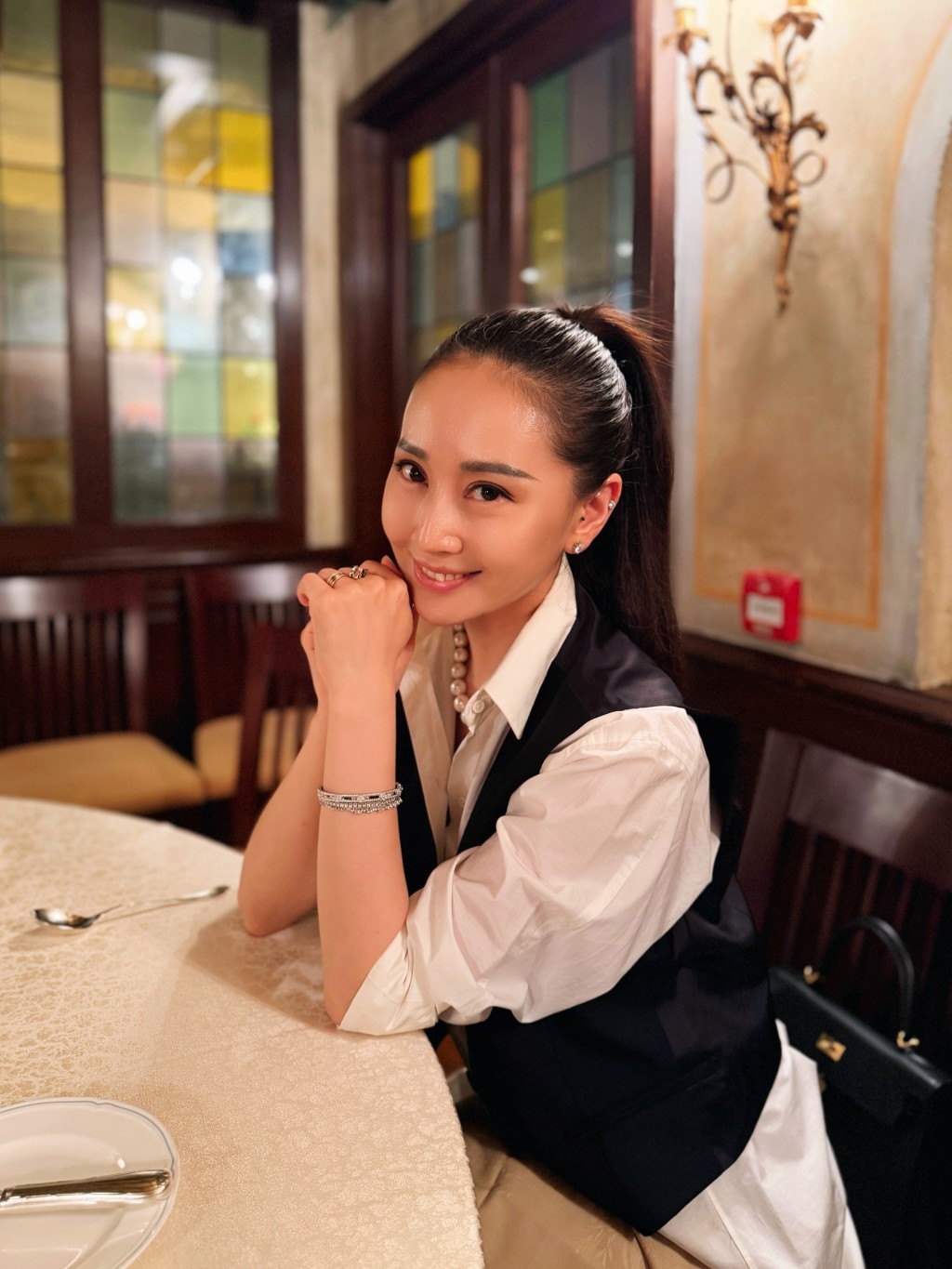 壽星女任祉妍狀態甚佳，笑容幸福。