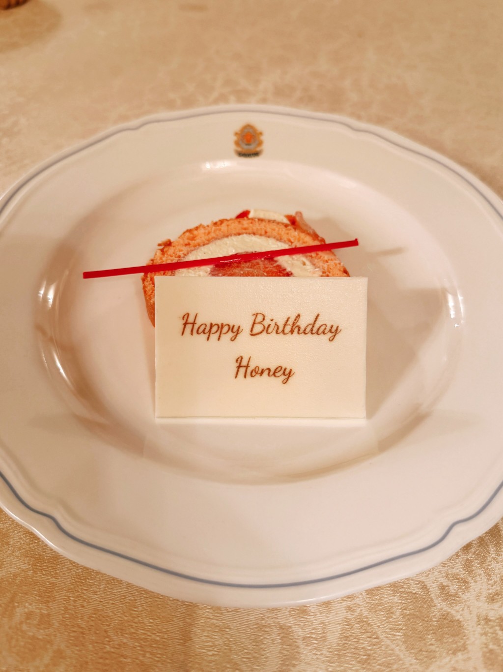 一句「Happy Birthday Honey」，展現譚俊彥對太太的愛意。