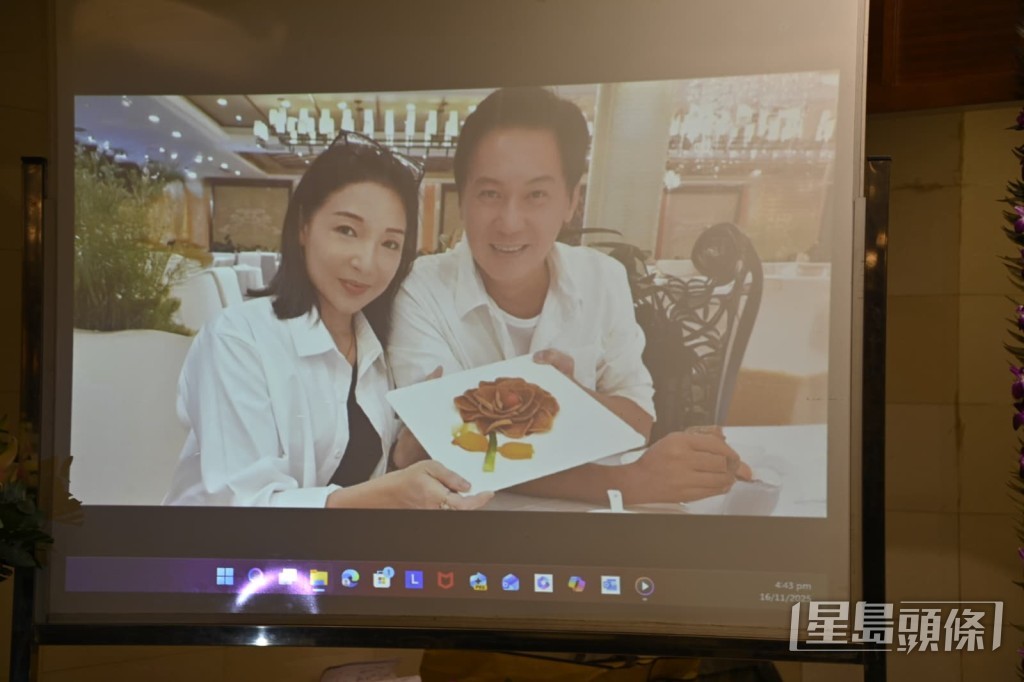 追思會現場投射出甄志強與太太方心媛的恩愛合照。