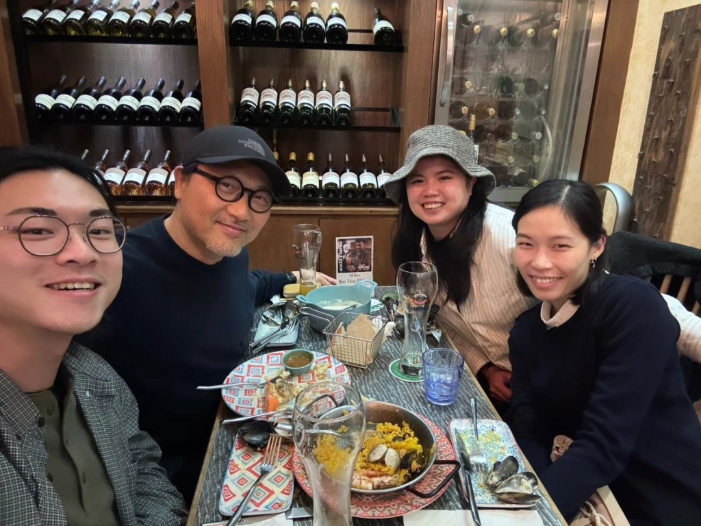 唐藝婷曾與資深演員潘燦良合作。