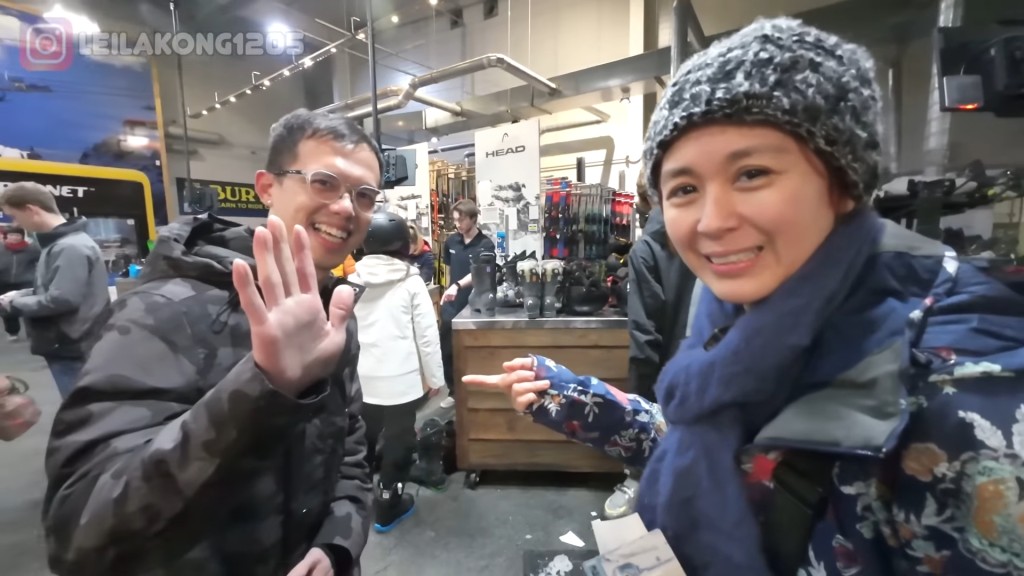 這位髮型師也曾出現在唐寧的其他影片中。