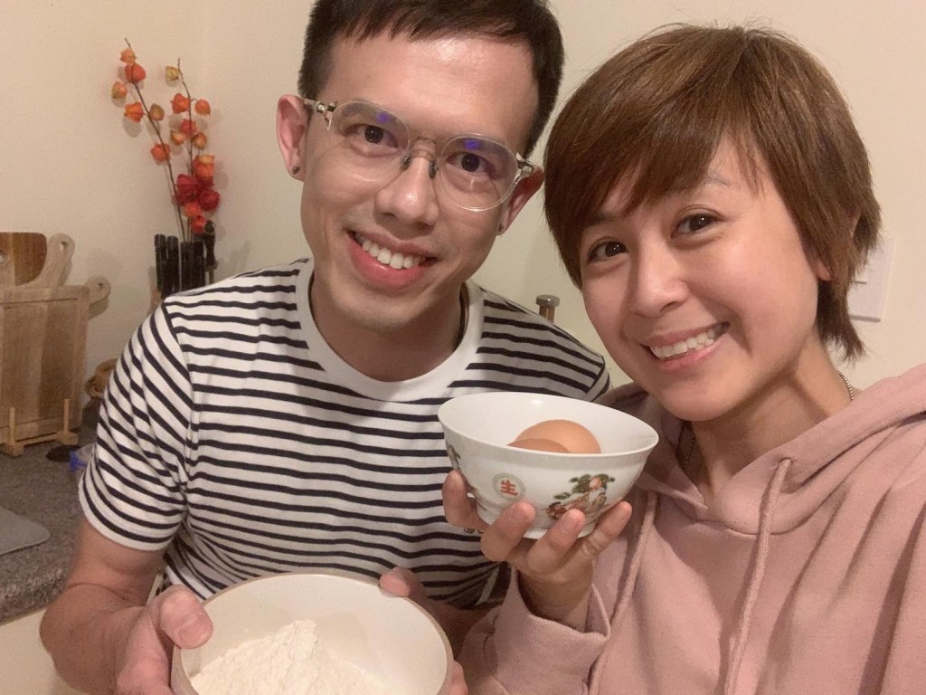 一起拍攝影片。