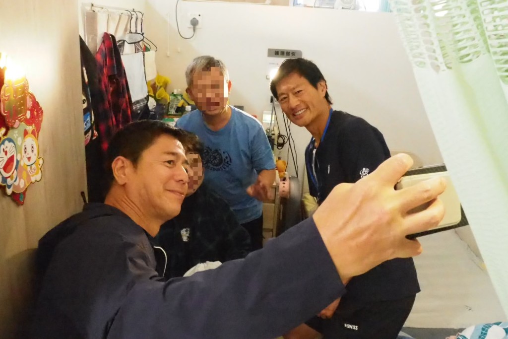 藝人黃德斌同樣現身活動，與長者交流。