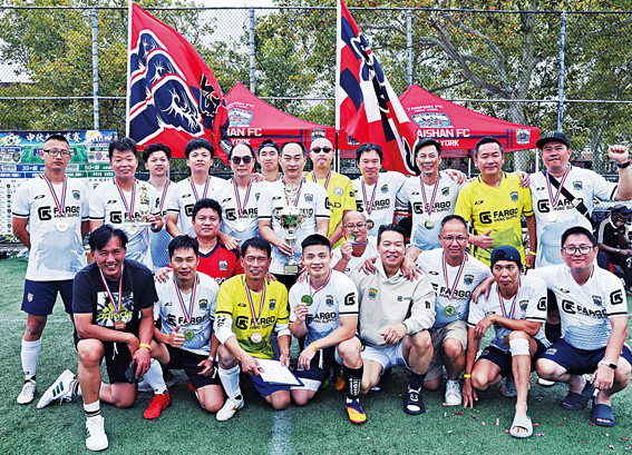 優勝隊伍大合影。