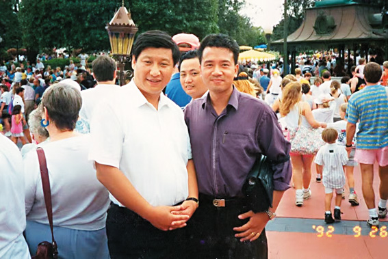 習近平1992年訪美時與陳鍵榕的合影。