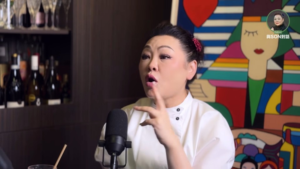 Son姐習慣了HR式的咄咄逼人,訪問中多次搶白、打斷嘉賓。(影片截圖:《與Son對話》)