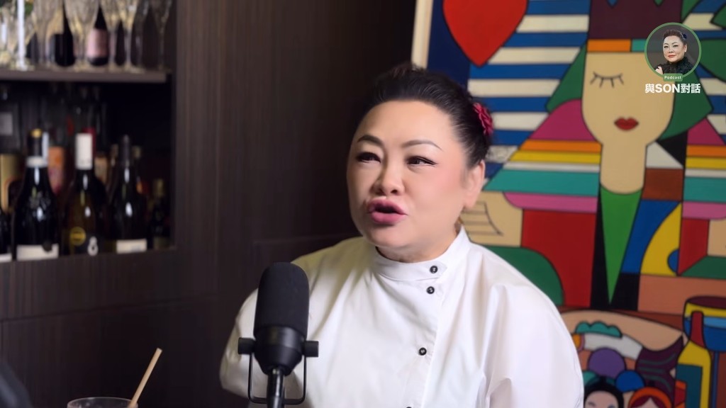 因準備不足而連環踩雷,Son姐在對話中露出尷尬神色。(影片截圖:《與Son對話》)