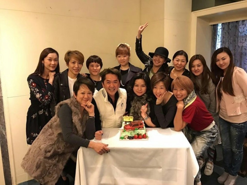 鄧兆尊與三位女友Carmen、Cherry、Claire的合照曾曝光。