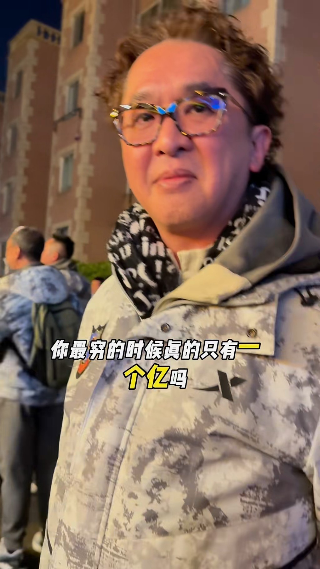 鄧兆尊近日被內地網民當面問及「最窮是否只得一個億」的傳聞。