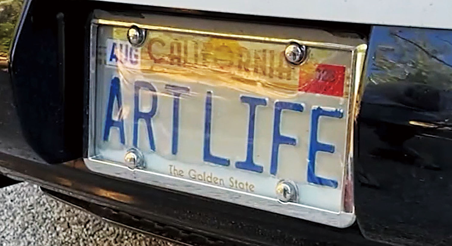 費雪的個人化車牌「ART LIFE」本已轉到新車。ABC7電視畫面