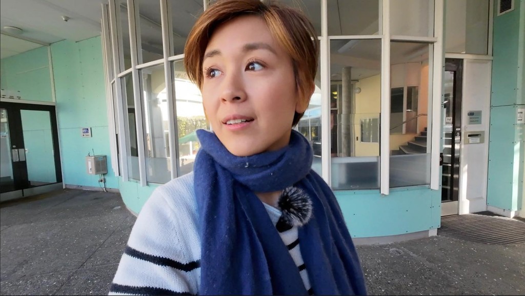 入稟狀中亦指，唐寧曾多次作出自殘行為，包括兩度「拿水果刀刺腹」。