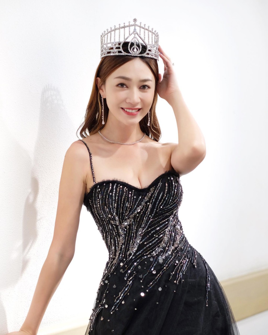 姊妹團另一位成員,港姐冠軍黃嘉雯。