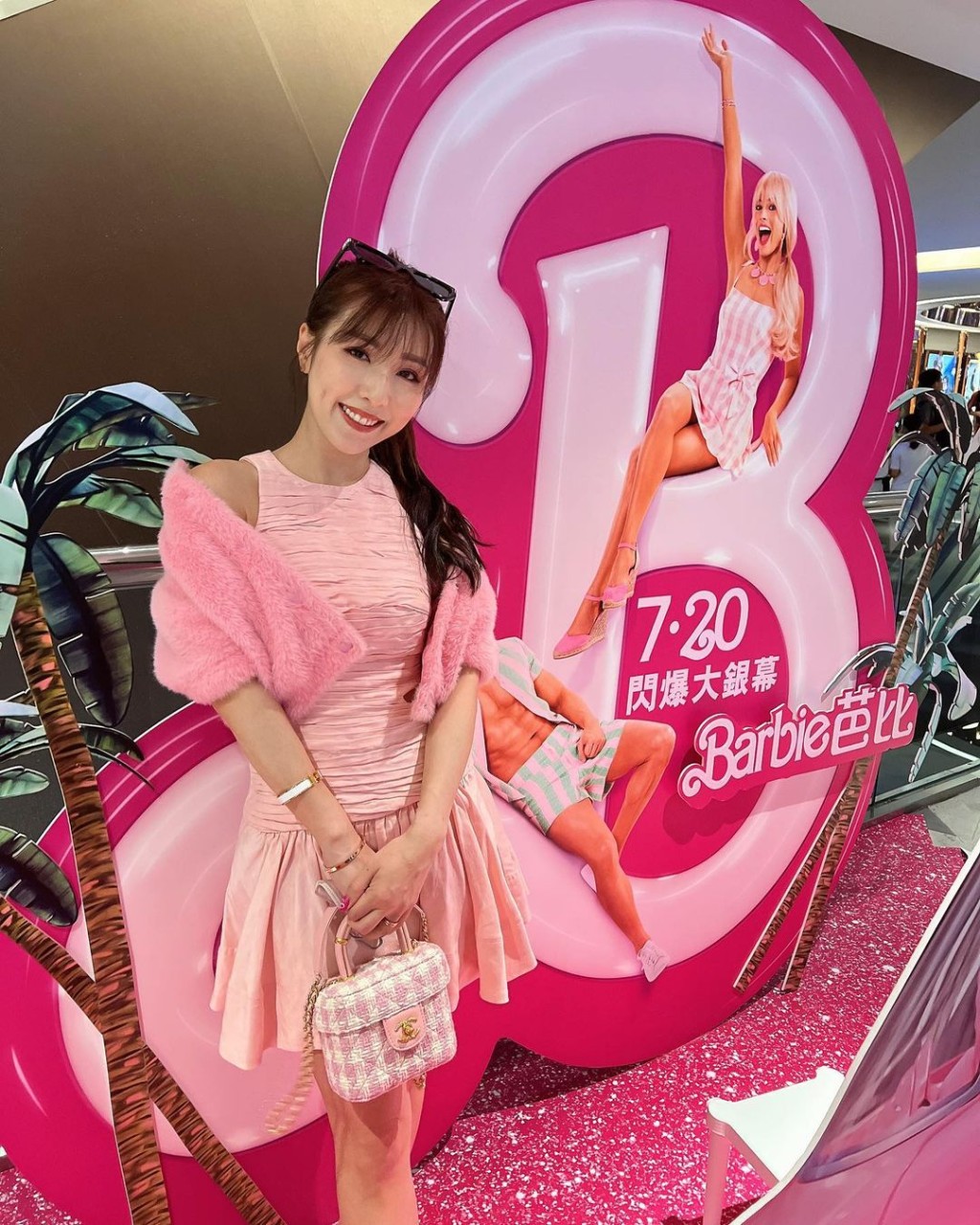譚嘉儀拎Chanel手袋。