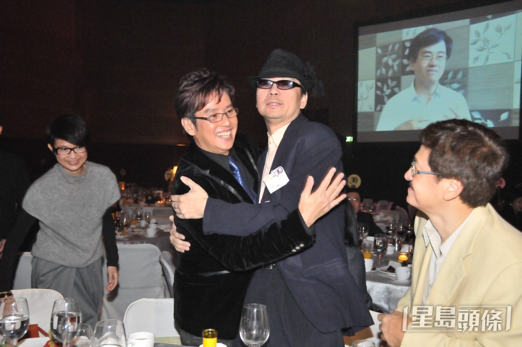 蔡楓華曾經紅極一時，擁有「白馬王子」、「紅唇王子」及「港版玉置浩二」等多個稱號。