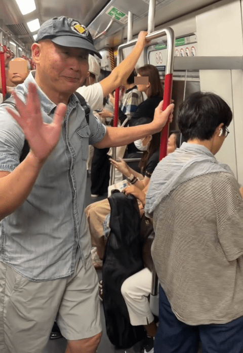 魚頭允相當親切，下車時向網民揮手道別。