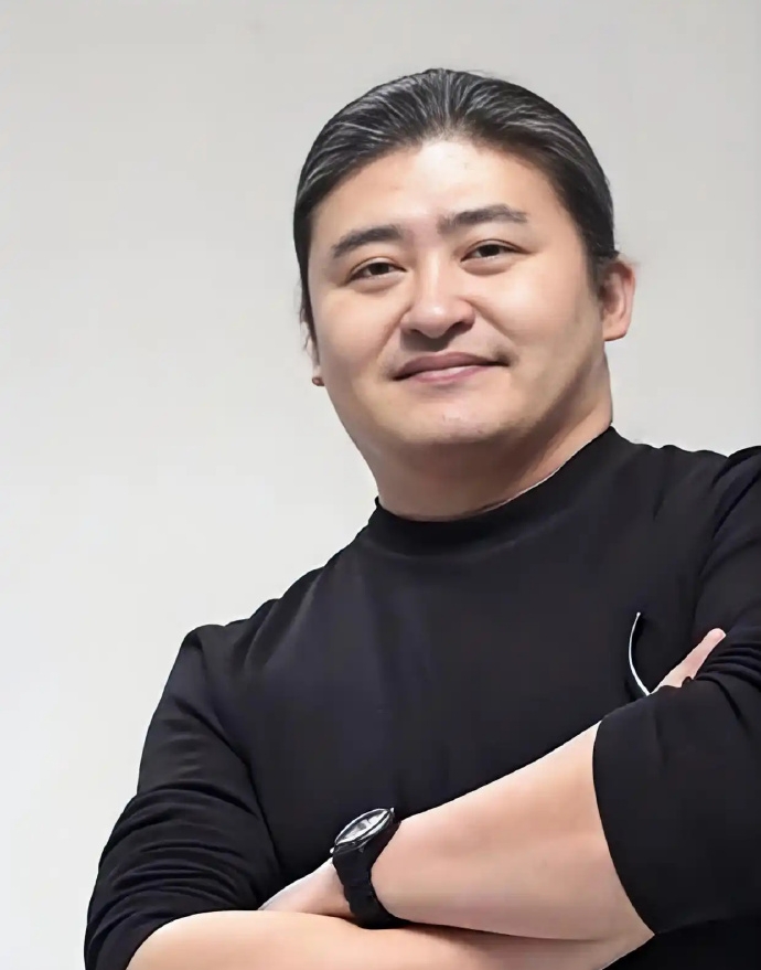 劉歡同時是對外經濟貿易大學的教授。