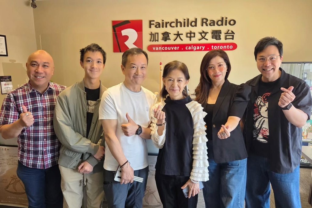 Queston(左二)目前正在加拿大繼續學業。
