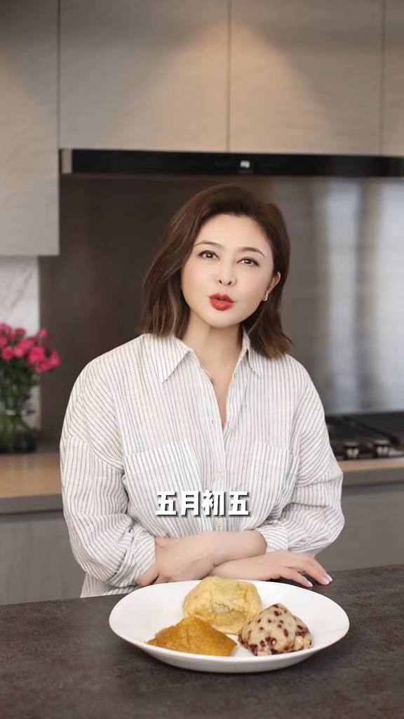 關之琳家中設有一個巨型廚房。