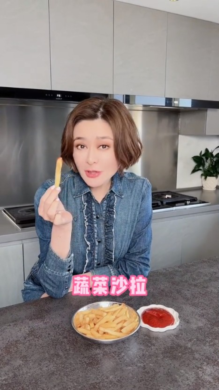 關之琳家中的精美廚房,很適合愛下廚的她。
