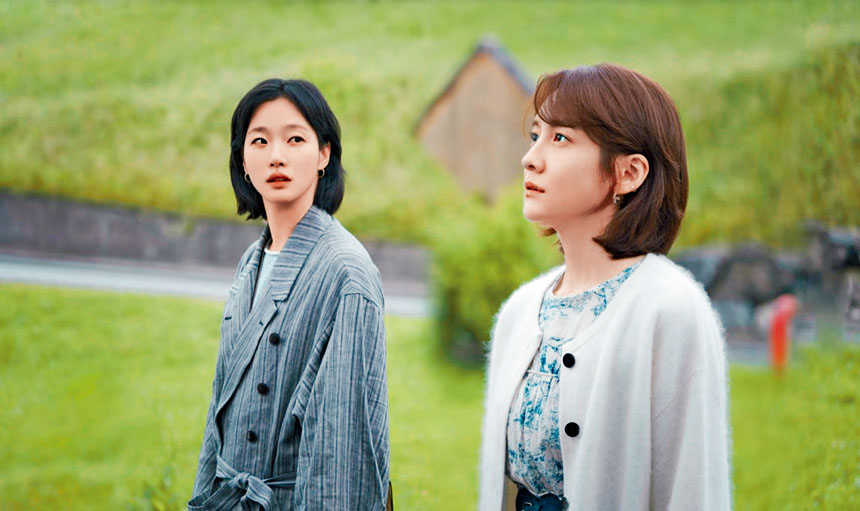 ■朴智賢（右）憑《妳和其餘的一切》入圍國際艾美獎視后，成韓星第一人。