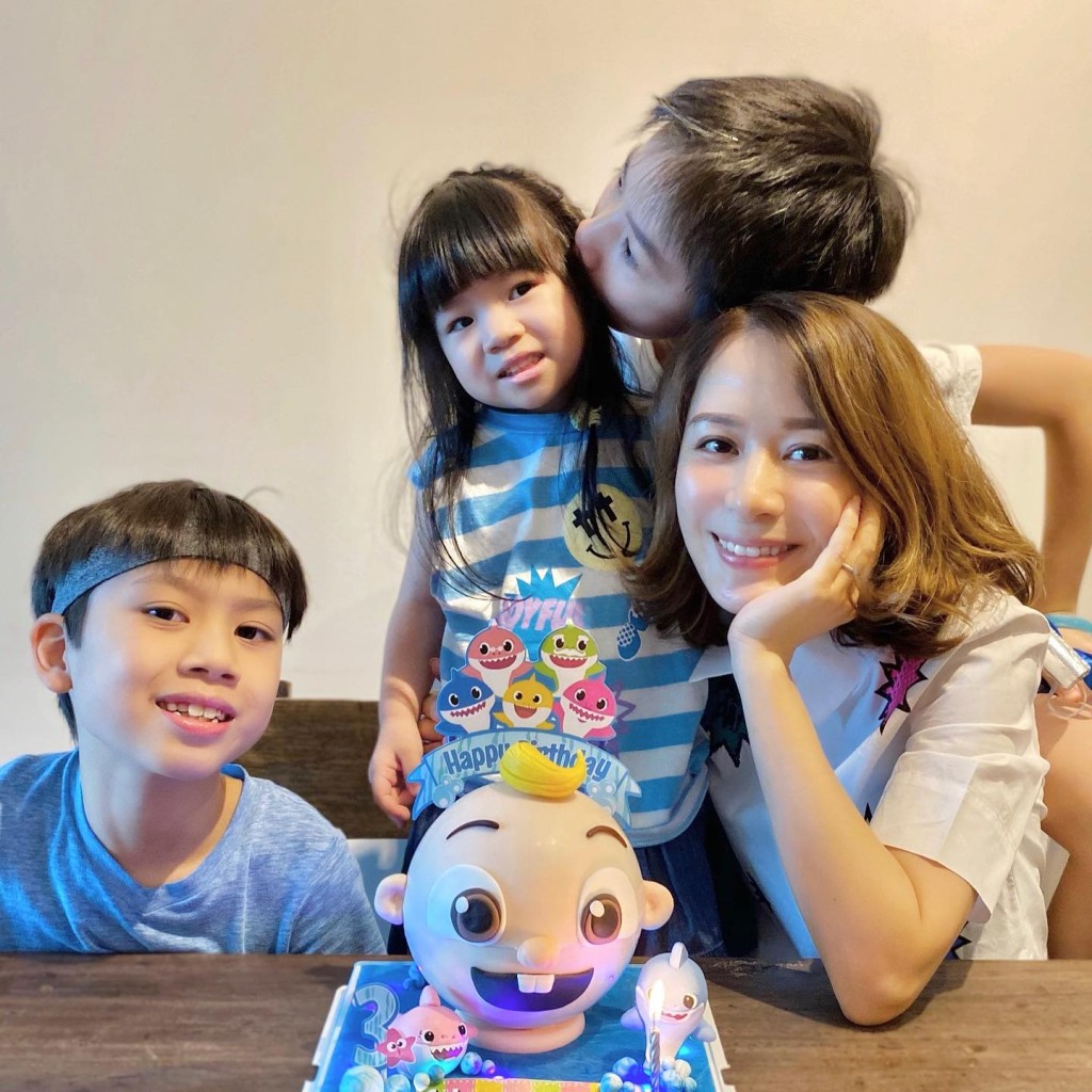 鄺文珣與三名子女生活舒適。