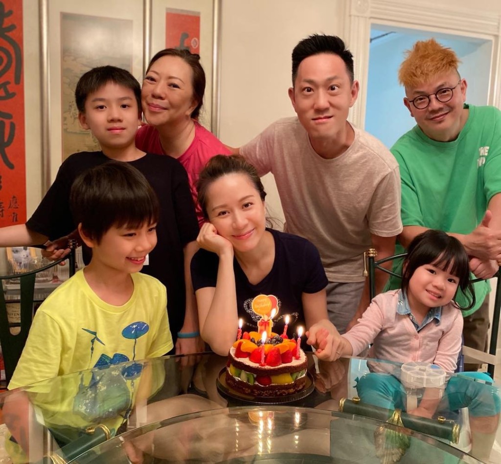 鄺文珣與三名子女享受無憂生活。