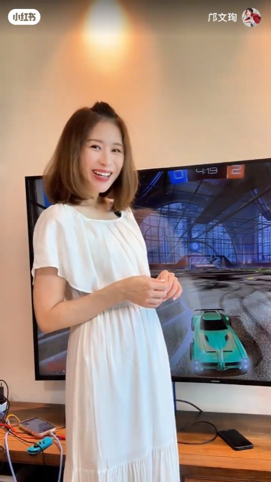 鄺文珣經常透過短片展示家居情況。