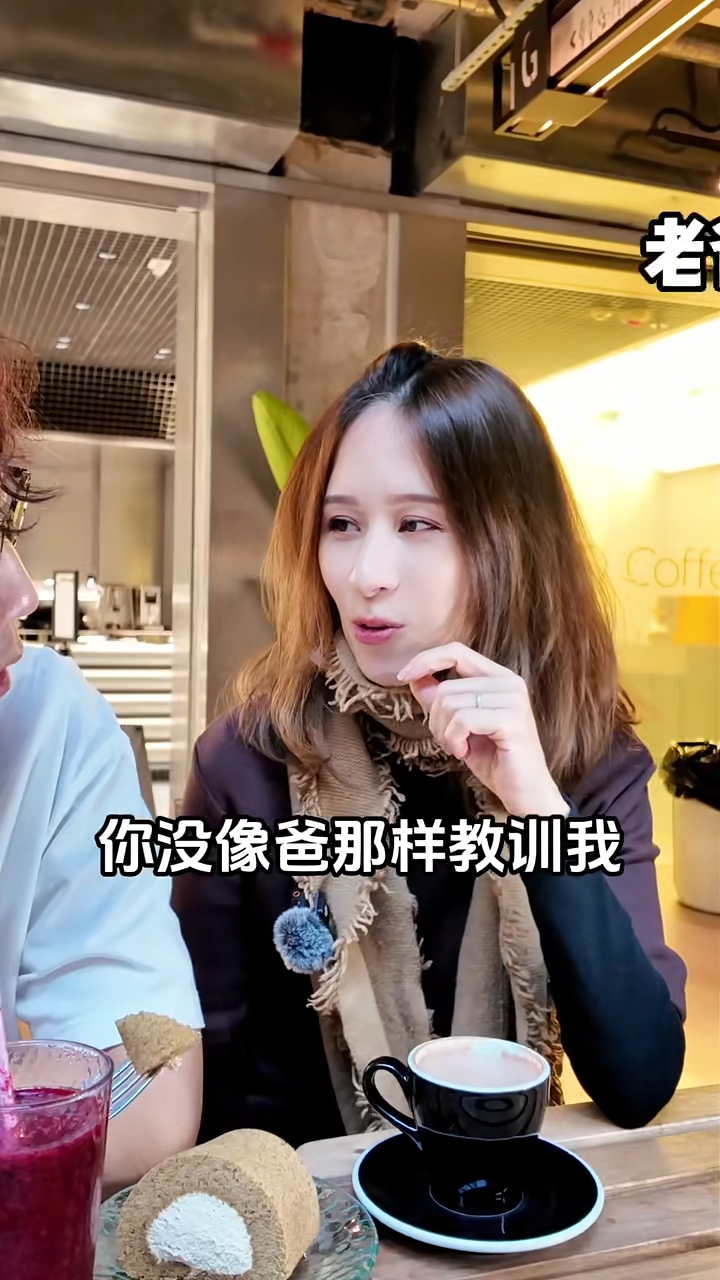 早前鄺文珣在小紅書發片，當著丈夫面談論其缺點，並透露對方會像父親般教訓她，令她只能默默忍受。