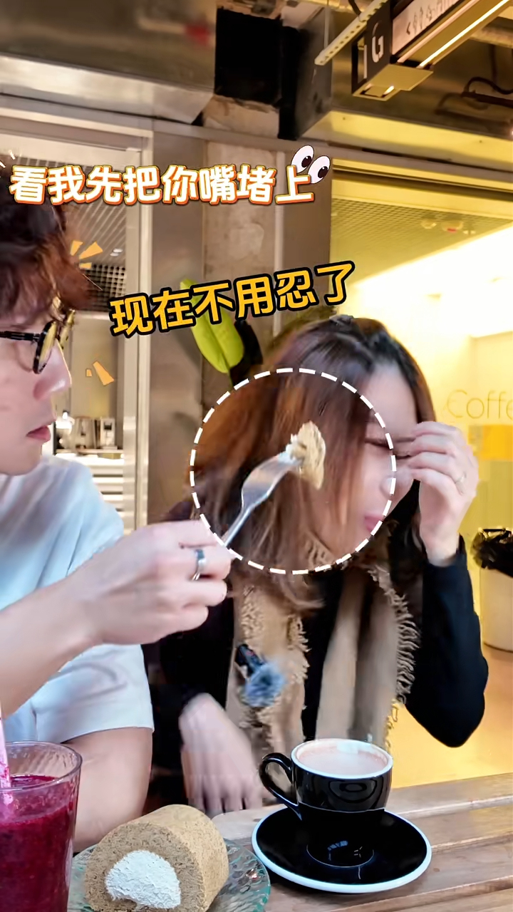應毅烽聽後便餵太太吃手上的朱古力蛋糕卷，示意她不要再數落自己。
