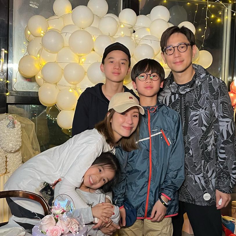 鄺文珣婚後積極組織家庭，誕下兩子一女。
