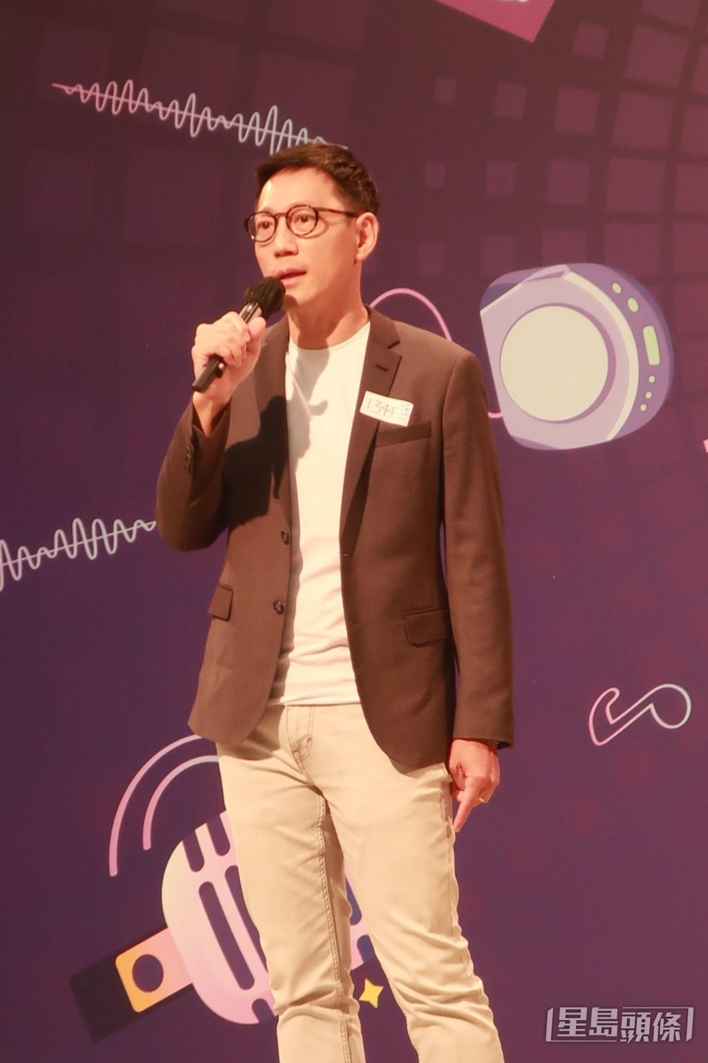 應毅烽曾參加首季《中年好聲音》，可惜在50強止步。