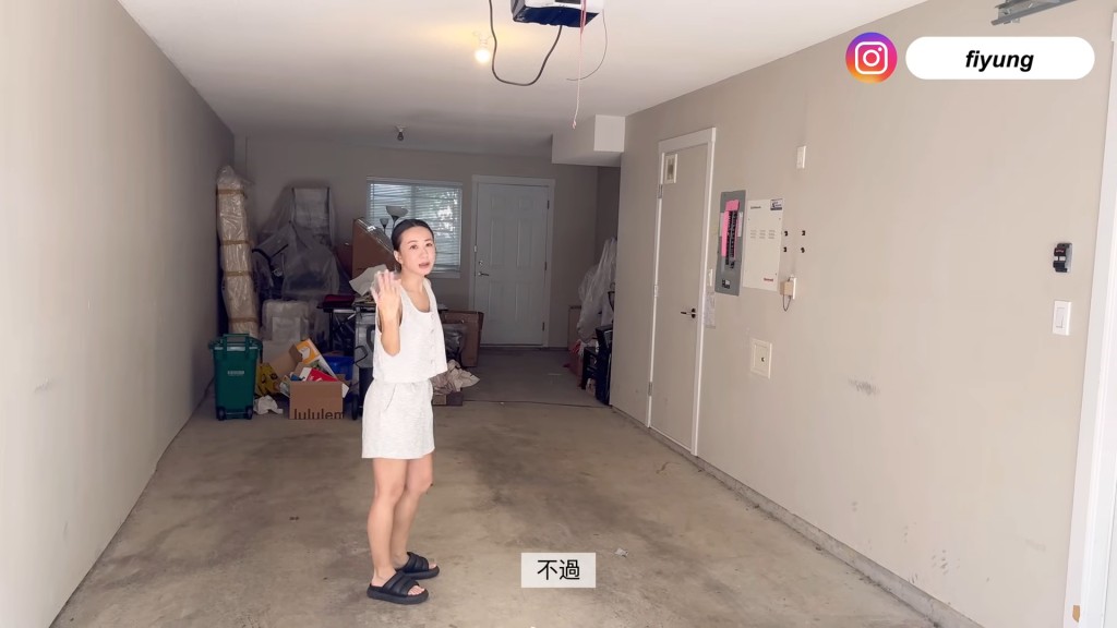 車房本身很寬敞,足夠停泊兩部私家車。