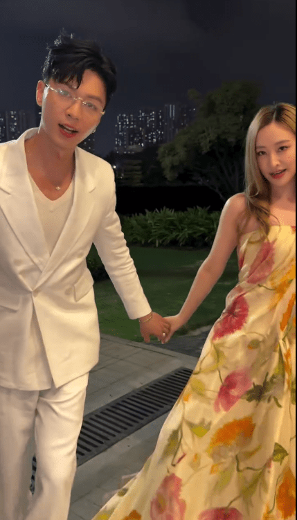李爾晨曾與性感女神陳瀅合作拍片。