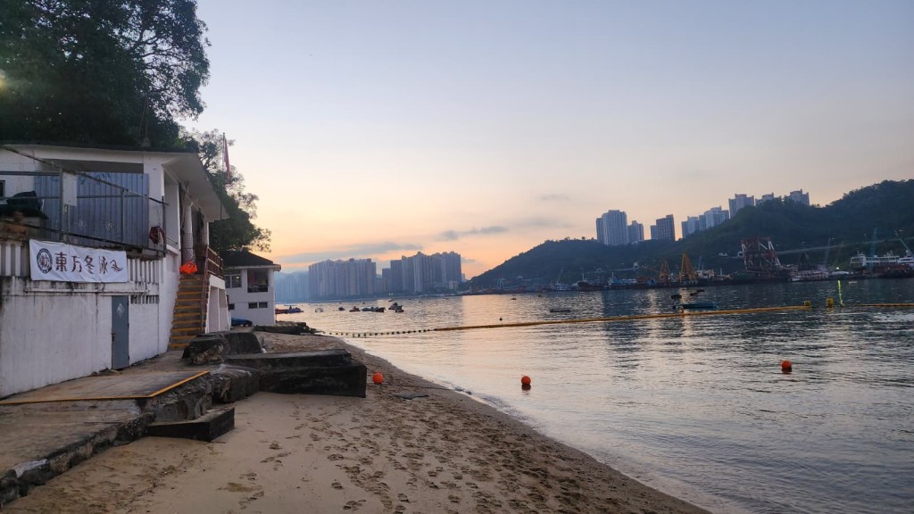 荃灣近水灣八旬婦清晨游泳遇溺 送院搶救後不治