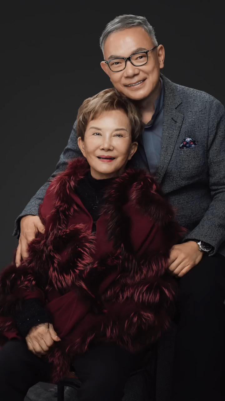 謝偉俊與白韻琹恩愛合照。