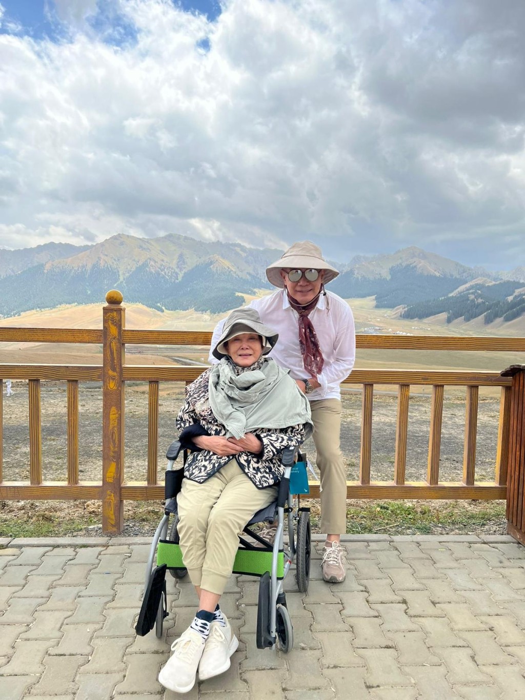 謝偉俊早前又與白韻琹外出旅行。