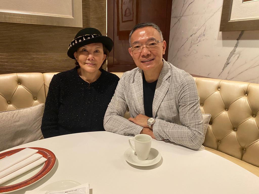 白韻琹近年享受退休生活，不時與謝偉俊外出用膳。