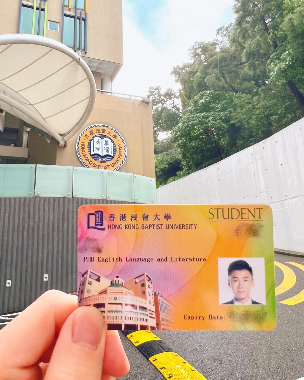 陳書君曾返回浸會大學修讀博士課程。