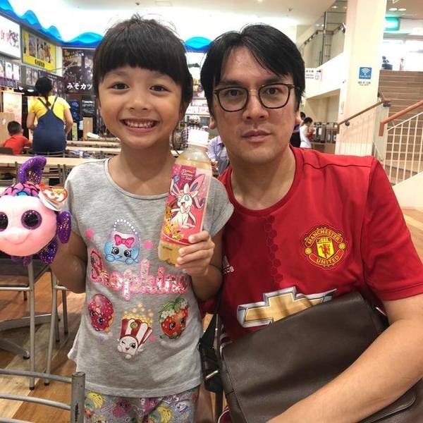 洪楗華在與唱片公司合約結束後淡出幕前，據悉婚後育有一對子女。