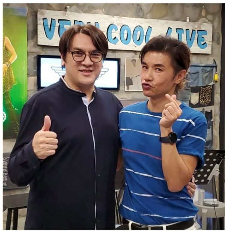 洪楗華與歌手黃翊是相識多年的好友。