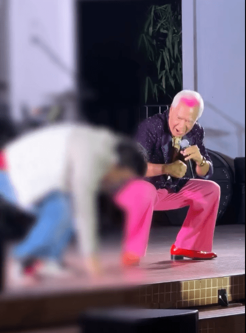 李龍基在比拼中勝出了年輕粉絲。
