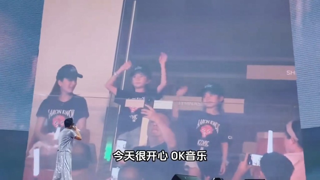 郭富城的兩位女兒罕有地露出正面。