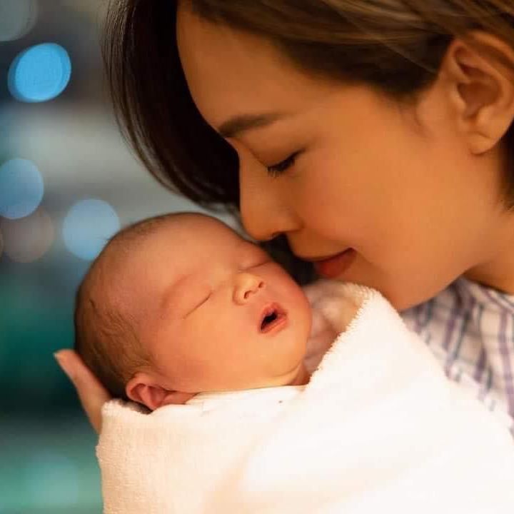 2023年10月底,朱慧敏迎來女兒Shera的誕生。