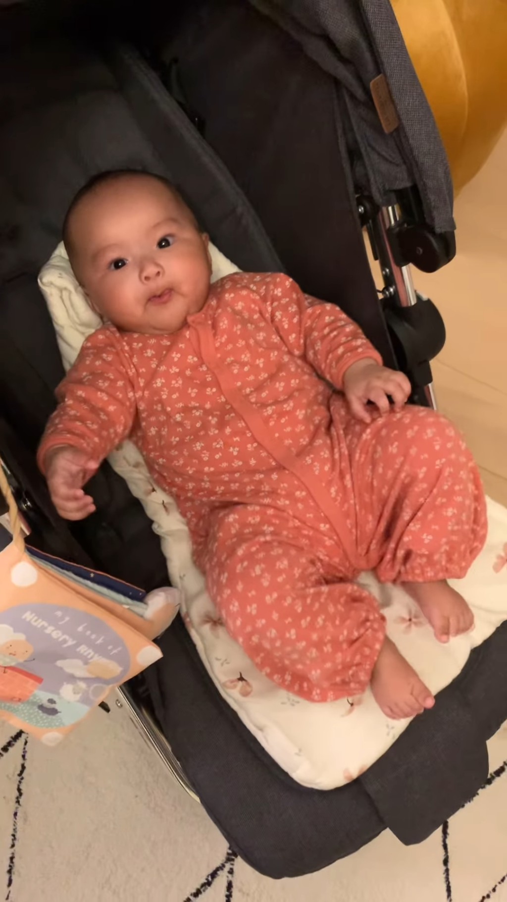 朱慧敏女兒半歲大時,身形已有很大變化。