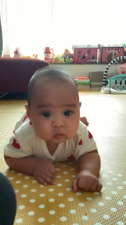 朱慧敏幼子與家姐樣貌相似。