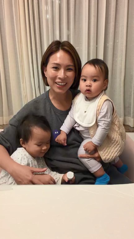 Shera更一度向媽媽要求聽兒歌,諸多要求萌翻網民。