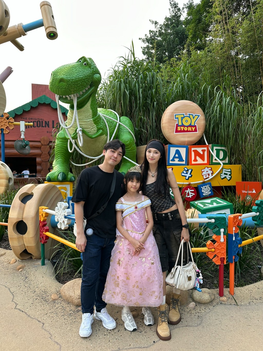 王丹妮曾形容,她與老公羅孝勇的關係有如「網戀」。