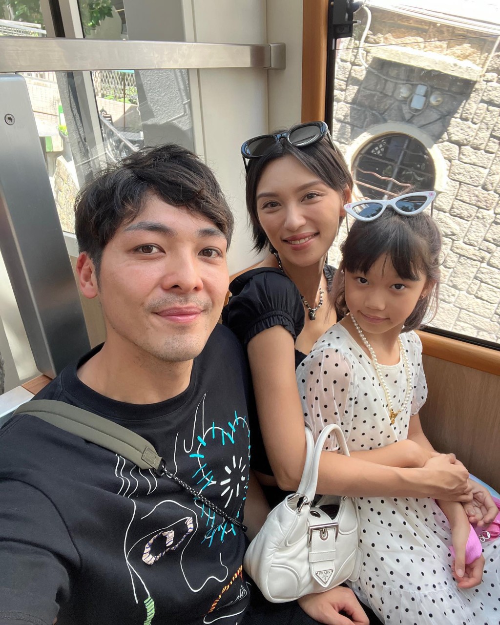羅孝勇將王丹妮的女兒視如己出。