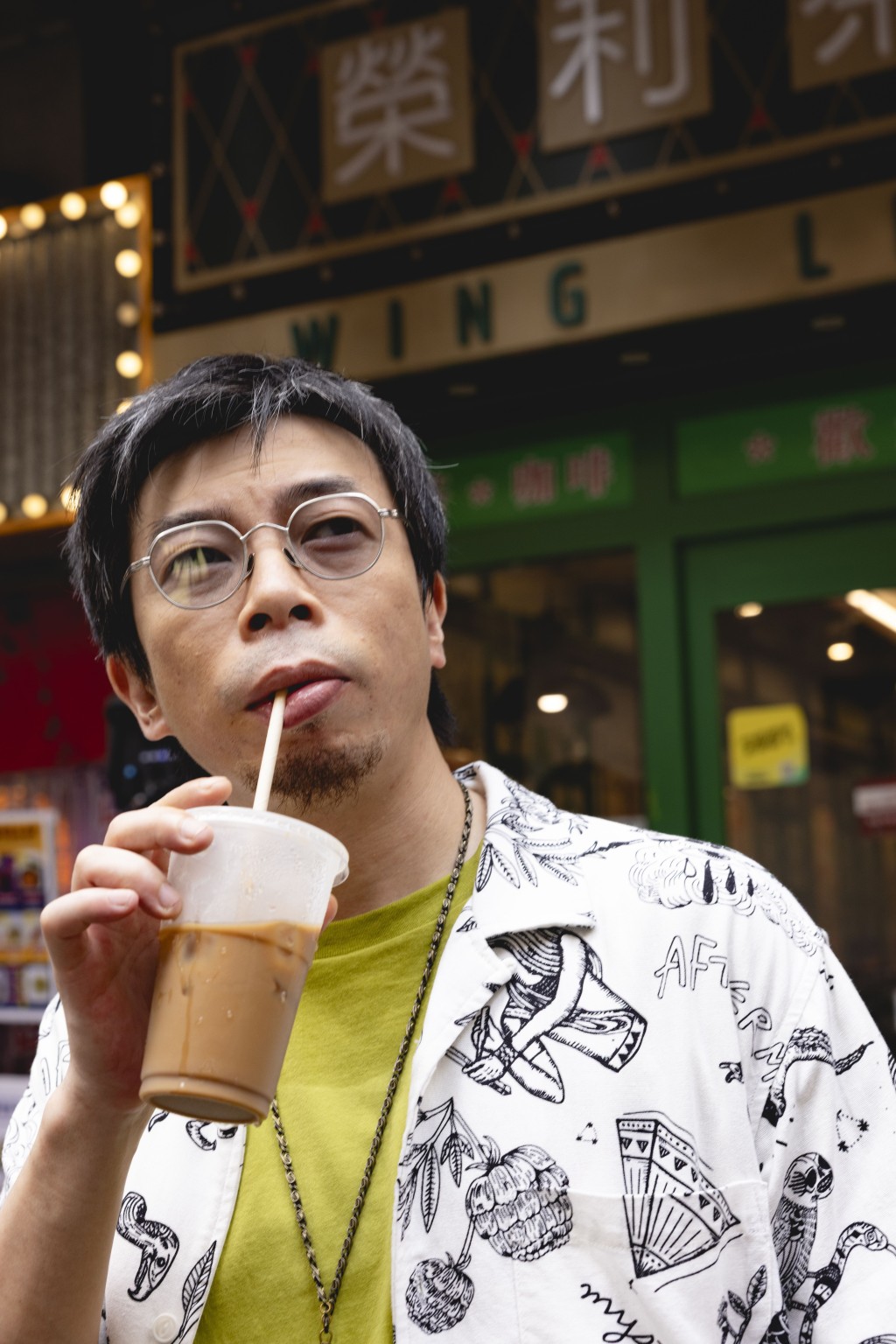楊偉倫在戲中飾演一位背負過往的茶餐廳老闆。