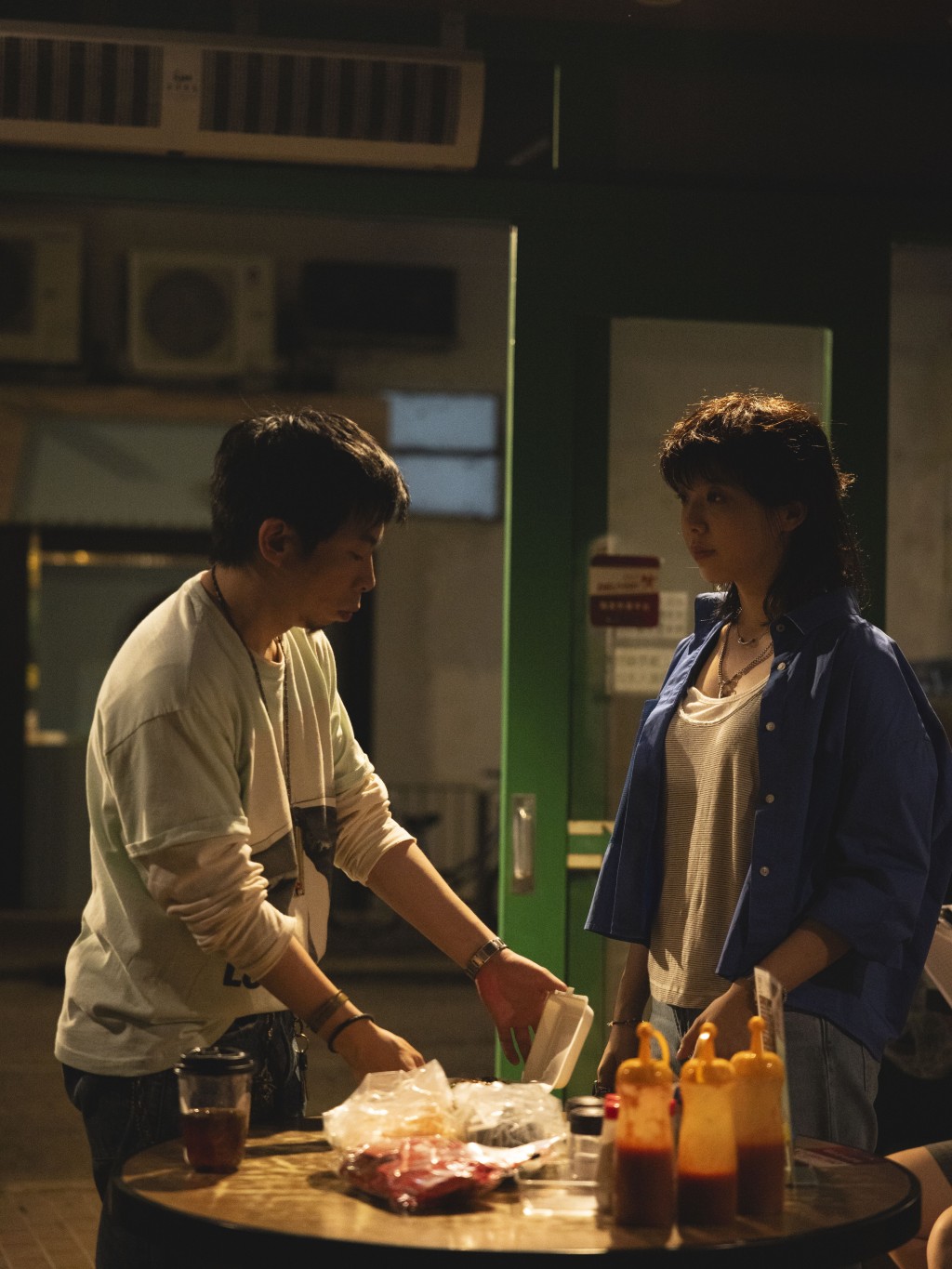 在《善男信女》中,楊偉倫與鍾雪瑩因一碟星洲炒米引發連串恩怨。